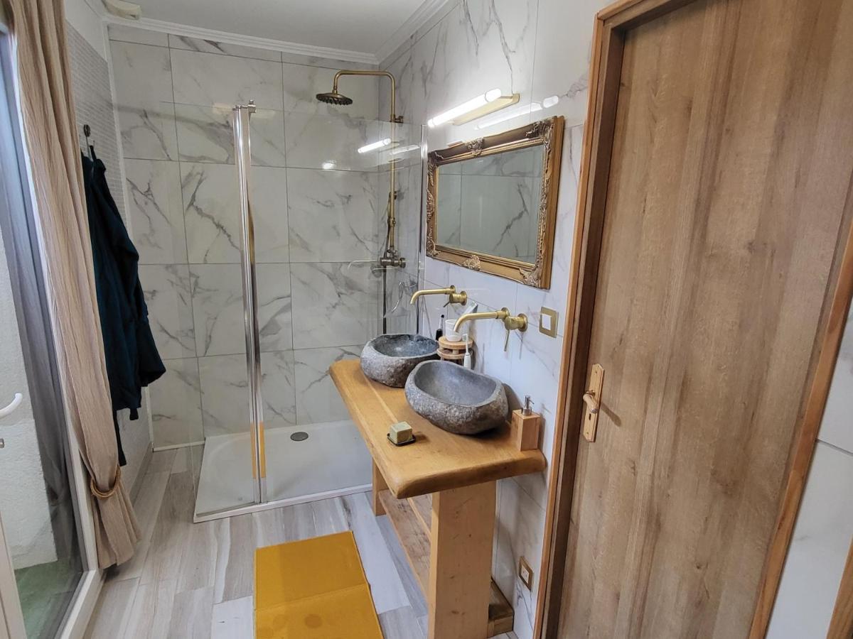 Choisy Le Jacuzzi Acomodação com café da manhã Exterior foto