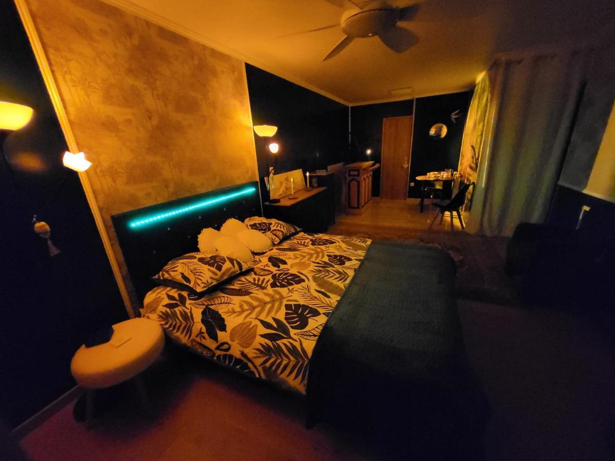 Choisy Le Jacuzzi Acomodação com café da manhã Exterior foto